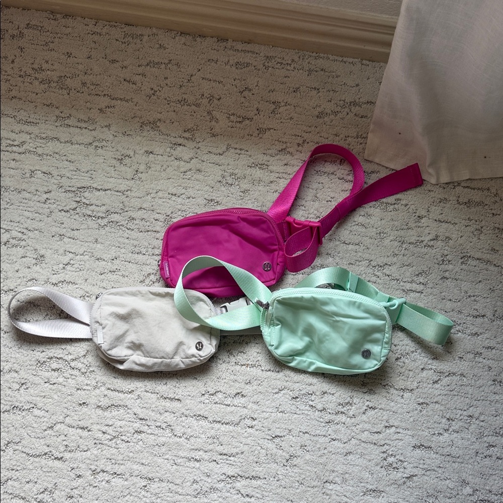 Lululemon like new 3 pack of belt bags